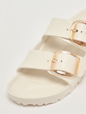5. Sandalia Arizona Big Buckle para mujer en goma EVA Blanco sucio