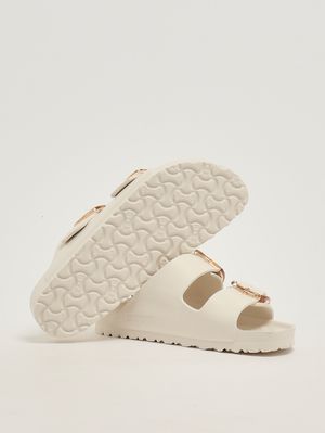 4. Sandalia Arizona Big Buckle para mujer en goma EVA Blanco sucio