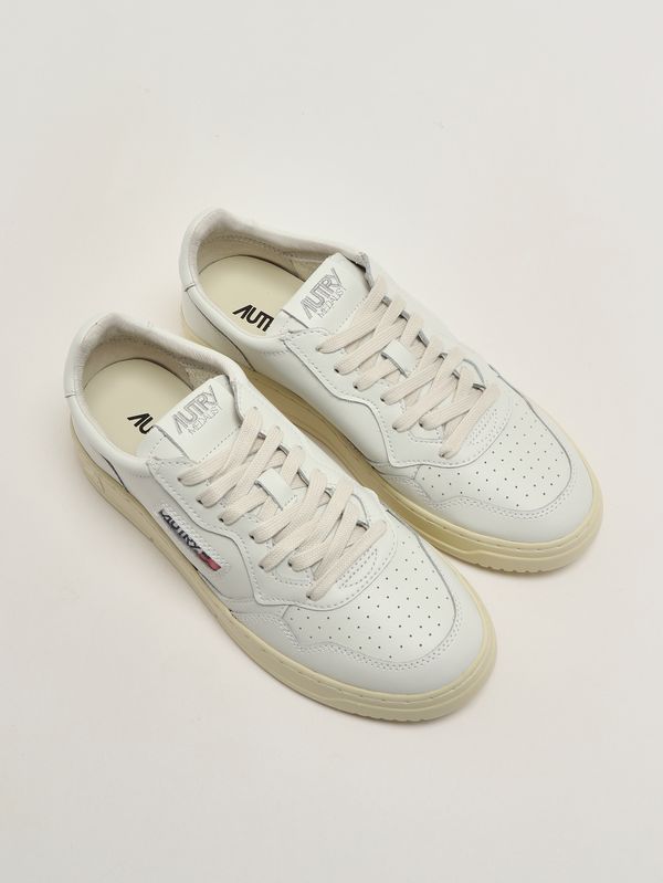 2. Sneakers uomo Medalist Low in pelle Bianco Autry aulmll15