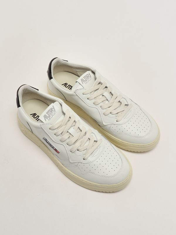 2. Sneakers donna Medalist Low in pelle Bianco-Nero Autry aulmll22