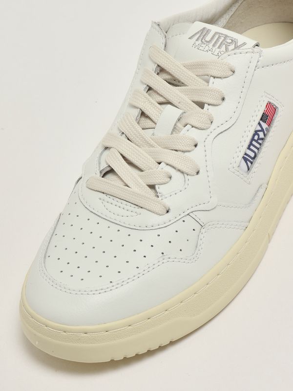 5. Sneakers donna Medalist Low in pelle Bianco-Nero Autry aulmll22