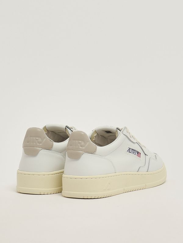 3. Sneakers uomo Medalist Low in pelle Bianco-Beige Autry aulmll27