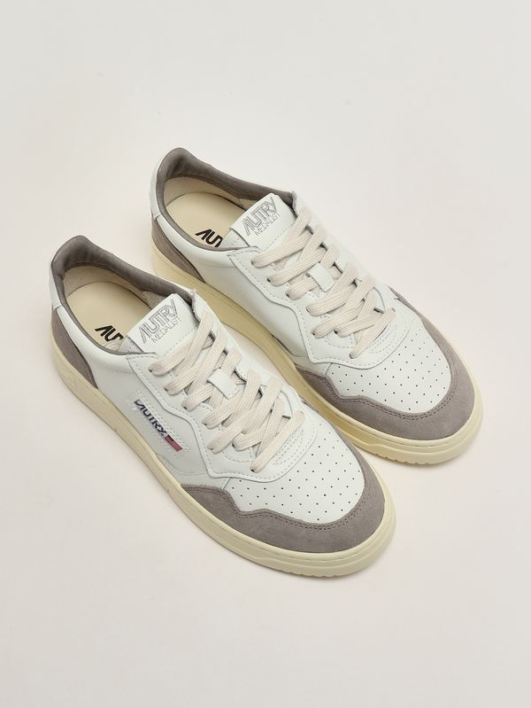 2. Sneakers uomo Medalist Low in pelle liscia e suede Bianco-Cemento Autry aulmft15