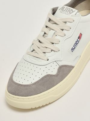 5. Sneakers uomo Medalist Low in pelle liscia e suede Bianco-Cemento