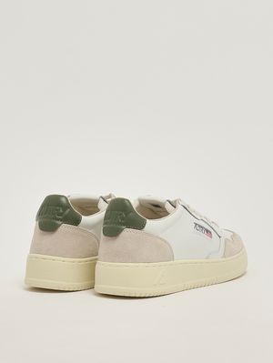3. Sneakers uomo Medalist Low in pelle liscia e suede Bianco-Oliva