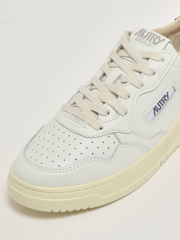 5. Sneakers uomo Medalist Low in pelle Bianco-Blu Autry aulmbj03