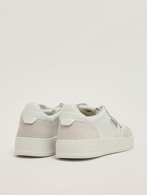 3. Sneakers uomo Medalist Low in pelle liscia e suede Bianco-Beige