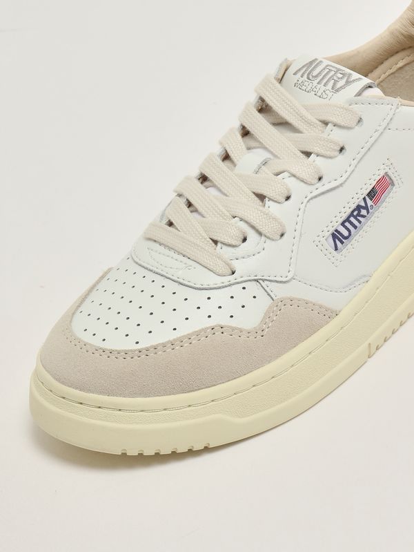 5. Sneakers donna Medalist Low in pelle liscia e suede White-Powder Pink Autry aulwls37