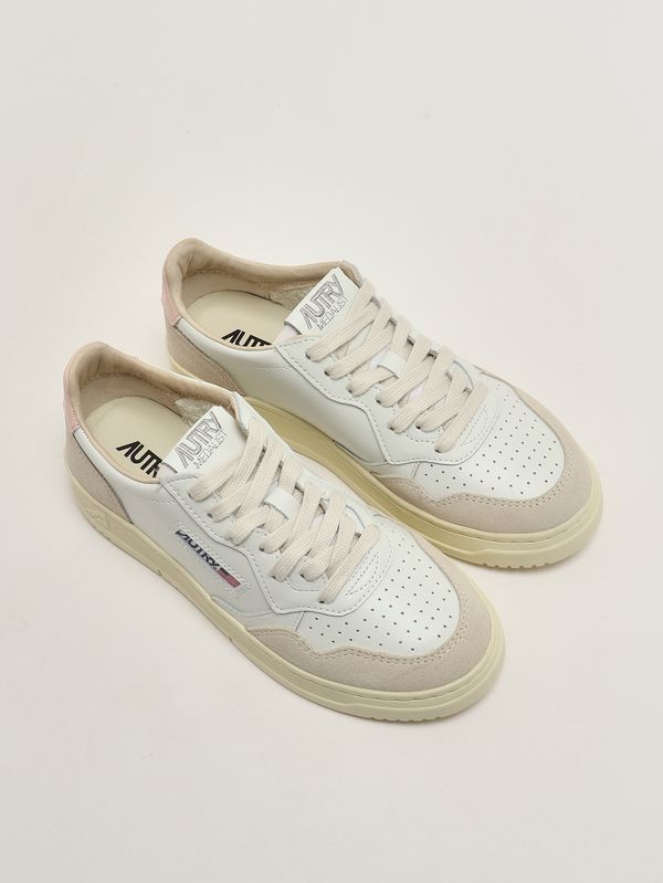 2. Sneakers donna Medalist Low in pelle liscia e suede White-Powder Pink Autry aulwls37