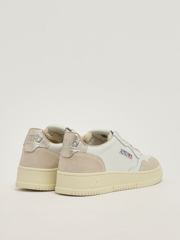 3. Sneakers donna Medalist Low in pelle liscia e suede White-Gold Autry aulwls75