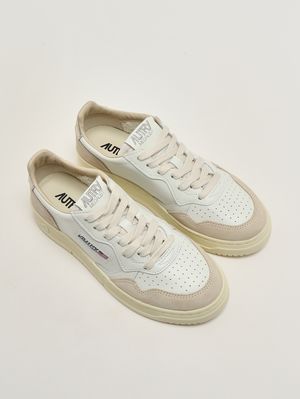 2. Sneakers donna Medalist Low in pelle liscia e suede White-Gold