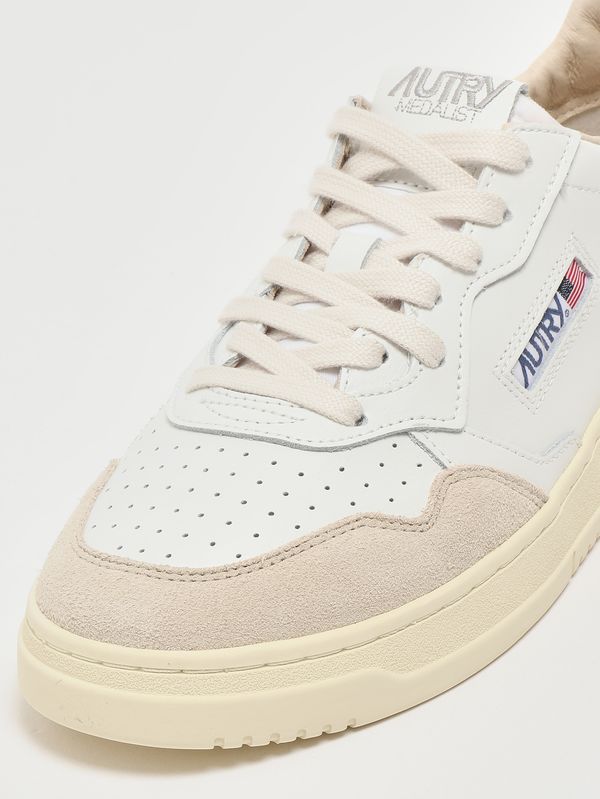 5. Sneakers Medalist Low con dettagli in suede e punta perforata B.Co Tab Blu Autry aulmls28
