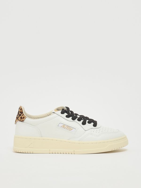 1. Baskets Medalist Low avec détails animaliers White-Leopard Autry aulwoc02