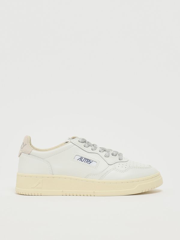 1. Sneakers Medalist Low da donna con dettagli Lurex White-Silver Autry aulw sw03