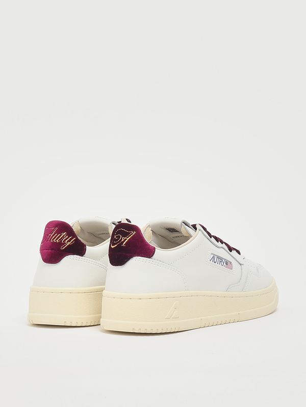 3. Medalist Low Damen-Sneaker aus Leder und Samt White-Fig Autry aulwvz01